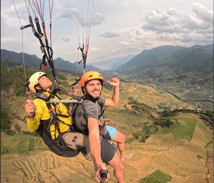 Tandem paragliding flight